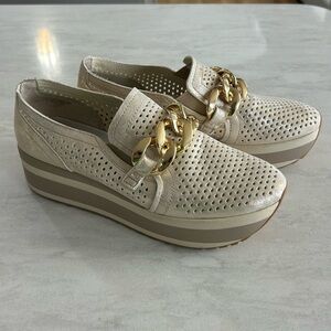 Dolce Vita Jhenee Perf Sneaker, slip-on platform, perforated upper with chain